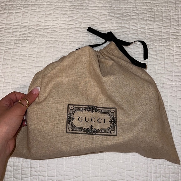 Authentic Gucci GG Marmont Small Shoulder Bag in Black Leather - Picture 8 of 13